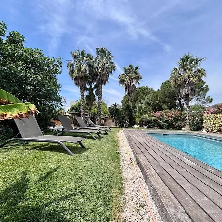 Villa Dans Un écrin De Verdure Proche Des Plages