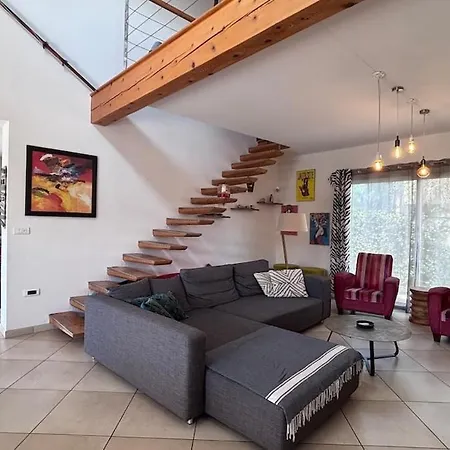 Dans Un écrin De Verdure Proche Des Plages Villa